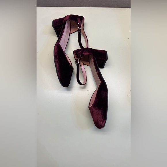 PRETTY BALLERINAS MADE IN SPAIN Elegant Velvet Ankle Strap Heels - Burgundy - Picture 1 of 6